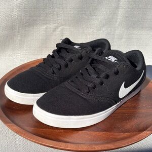 Nike SB Check Canvas Big Kids' Skate Shoes Black and White Shoes Sz 6.5Y